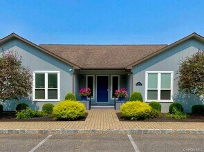 21 North Loop in Rhinebeck, NY - Building Photo - Building Photo
