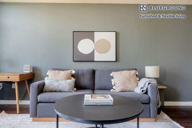 111 N Rengstorff Ave in Mountain View, CA - Building Photo - Building Photo