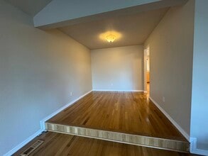 9775 SW Robbins Dr in Beaverton, OR - Foto de edificio - Building Photo