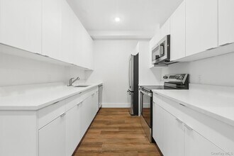 199 E Post Rd in White Plains, NY - Building Photo - Building Photo