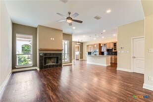 462 Stagecoach Trail in San Marcos, TX - Building Photo