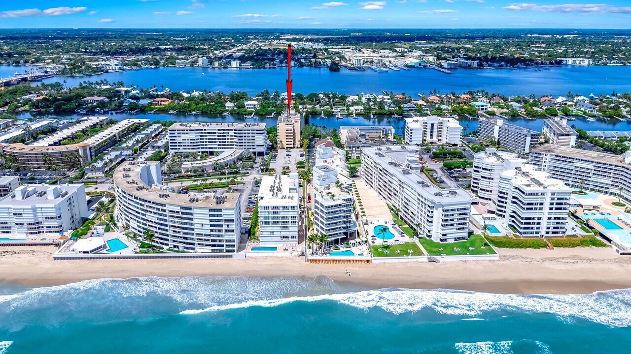 3581 S Ocean Blvd in South Palm Beach, FL - Building Photo