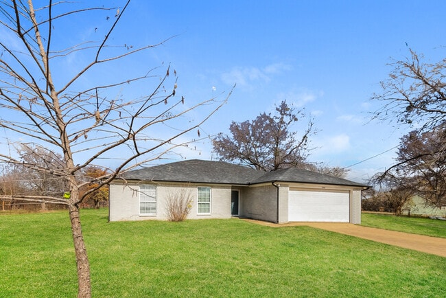 2140 N Shore Rd in Quinlan, TX - Building Photo - Building Photo