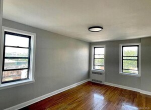 40-37 77th St in Queens, NY - Building Photo - Building Photo