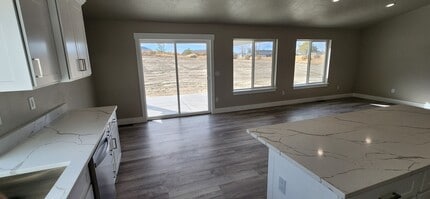 183 Spring Creek Pkwy in Spring Creek, NV - Building Photo - Building Photo