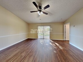 632 Delmonico St NE in Palm Bay, FL - Foto de edificio - Building Photo