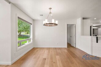 1075 Bellview Ave in Ashland, OR - Building Photo - Building Photo