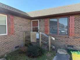 402 Holly Ct in Tarboro, NC - Building Photo