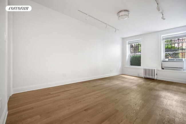 54 E 83rd St in New York, NY - Building Photo - Building Photo