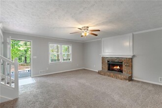 4610 Savage Dr NE in Marietta, GA - Foto de edificio - Building Photo
