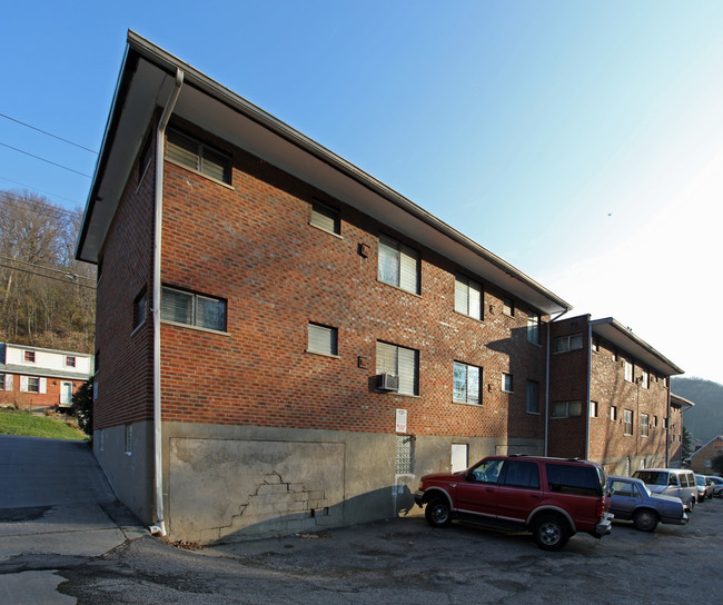 3943 Delhi Pike in Cincinnati, OH - Building Photo - Building Photo