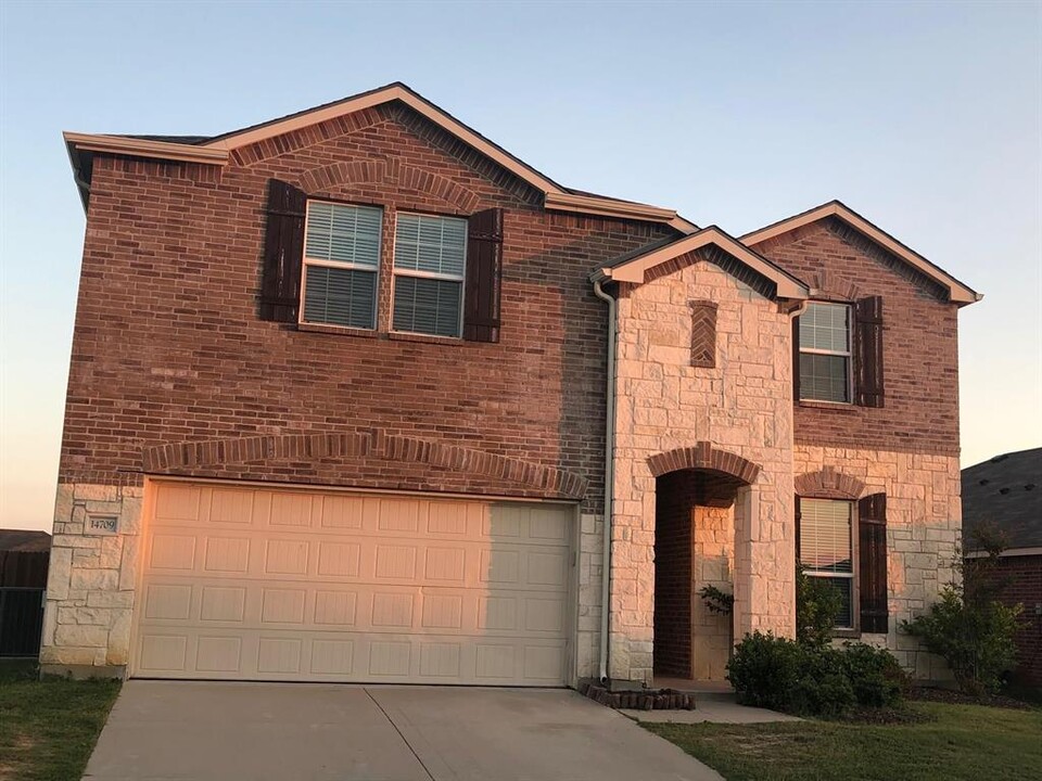 14709 Southview Trail in Little Elm, TX - Foto de edificio