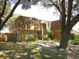 323 Top Hill Dr in Tyler, TX - Building Photo