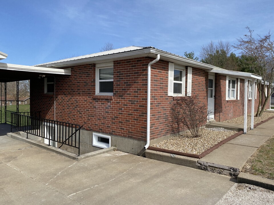 3201 Highway B, Unit Apt C in Perryville, MO - Foto de edificio