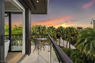 1230 Gulf Shore Blvd S in Naples, FL - Building Photo - Building Photo