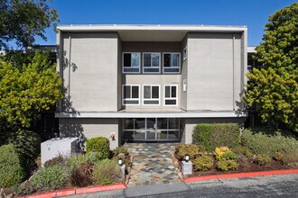 Oakview in San Mateo, CA - Building Photo - Building Photo