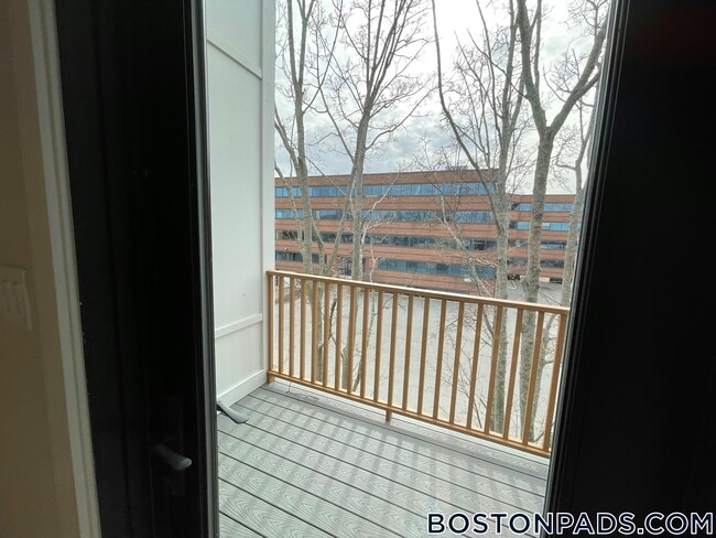 157 Everett St in Boston, MA - Building Photo - Building Photo