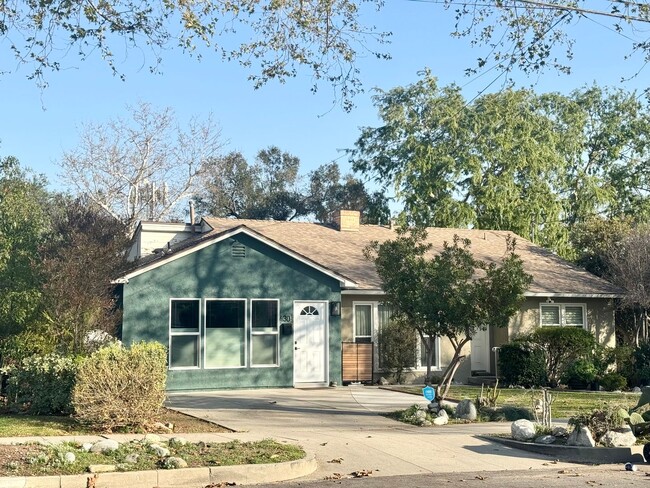 430 Eaton Dr in Pasadena, CA - Building Photo - Building Photo