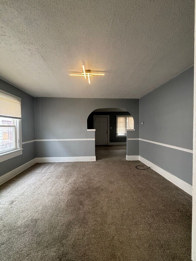 8827 Park Heights Ave in Garfield Heights, OH - Foto de edificio - Building Photo