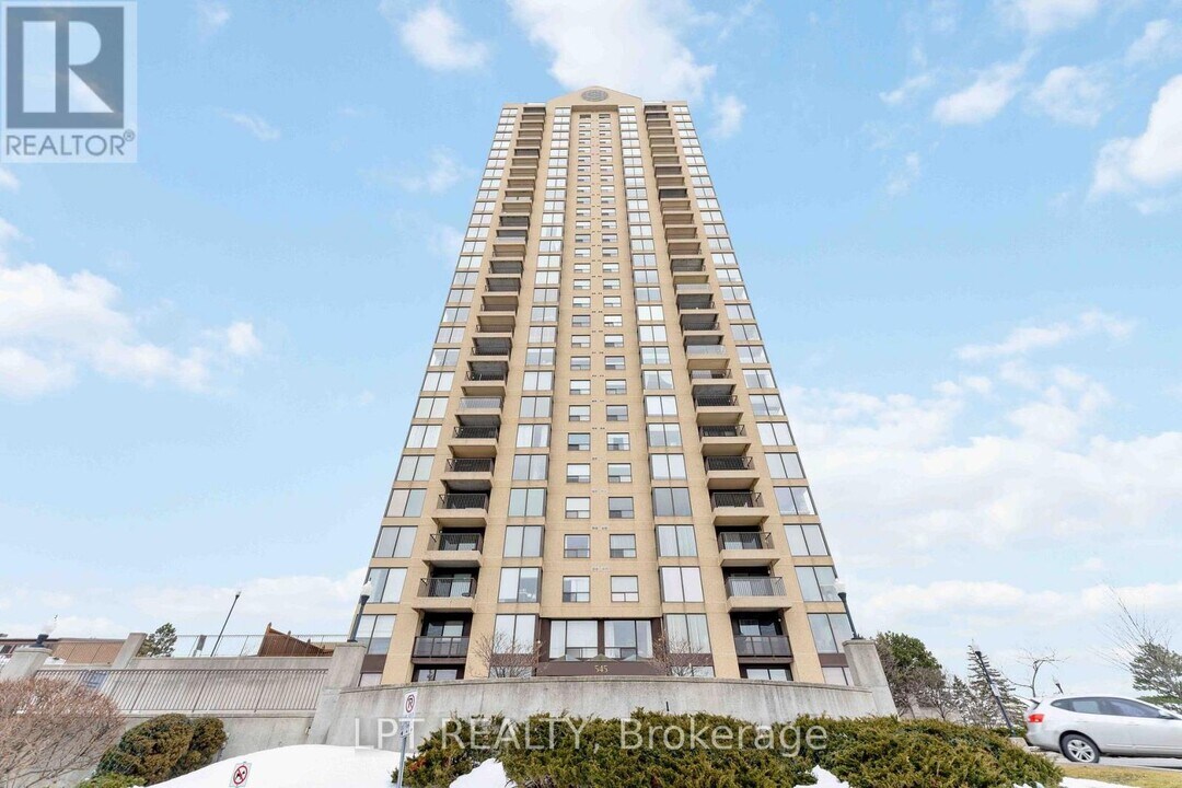545 St. Laurent Blvd in Ottawa, ON - Building Photo