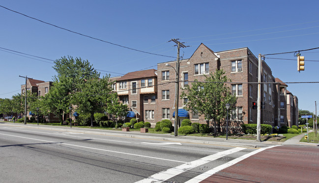 Park Manor Apartments in Norfolk, VA - Foto de edificio - Building Photo