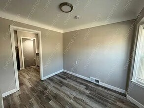 15516 Lincoln Ave in Eastpointe, MI - Foto de edificio - Building Photo