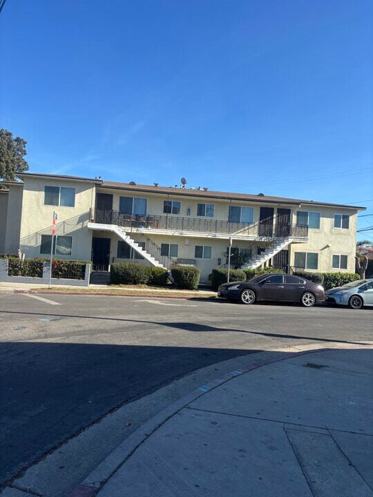 1600 S Ridgeley Dr, Unit S. Ridgeley Dr in Los Angeles, CA - Foto de edificio