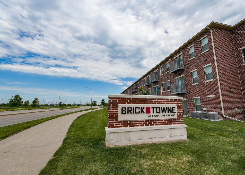 Brick Towne at Signature Village in Ankeny, IA - Foto de edificio