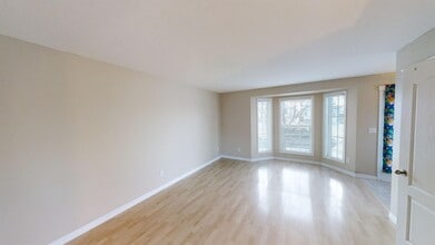 31 Pinnacle Blvd in Grande Prairie, AB - Building Photo - Building Photo