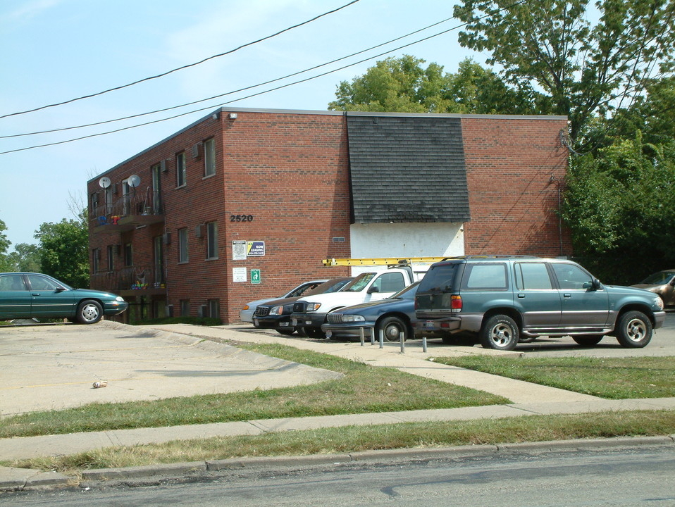 2532 Harrison Ave in Cincinnati, OH - Foto de edificio