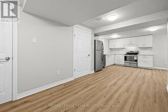 1420 Hayes St in Ottawa, ON - Building Photo - Building Photo