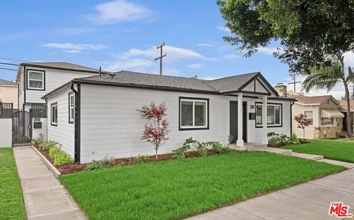6132 Myrtle Avenue in Long Beach, CA - Building Photo