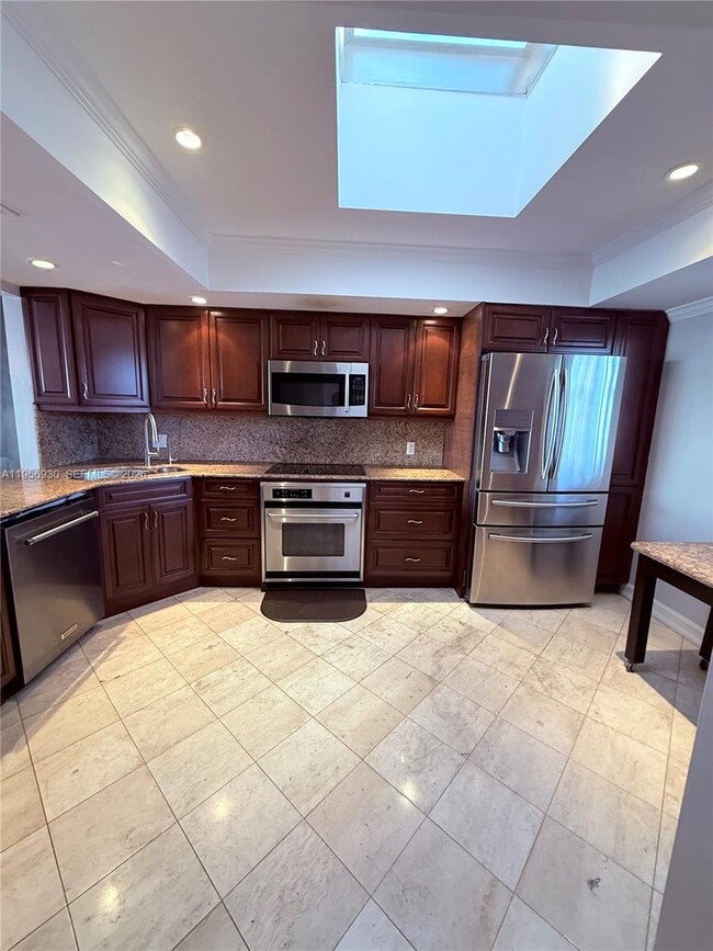 4000 NE 168th St in Miami, FL - Building Photo - Building Photo