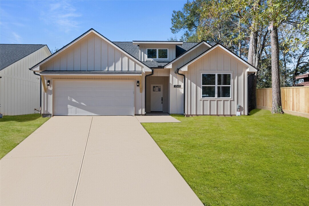 28411 Champion Oaks Dr in Magnolia, TX - Building Photo