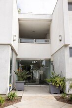 317 Pine Ave in Carlsbad, CA - Building Photo - Building Photo
