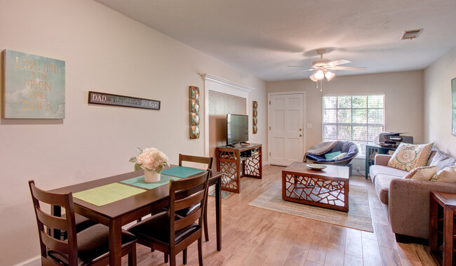 Center Court Apartments in Gainesville, FL - Building Photo - Building Photo