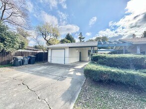 604 Radcliffe Dr in Davis, CA - Building Photo - Building Photo