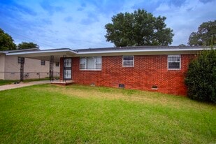 5805 Hopson Dr in Little Rock, AR - Building Photo