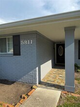 5811 McKnight St in Houston, TX - Building Photo - Building Photo