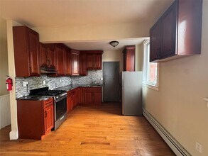 77 Academy St in Poughkeepsie, NY - Building Photo - Building Photo