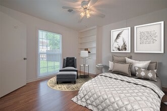 5513 Fairdale Ln in Houston, TX - Foto de edificio - Building Photo