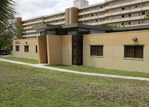 Hahn Family Residence Hall in North Miami Beach, FL - Building Photo - Building Photo