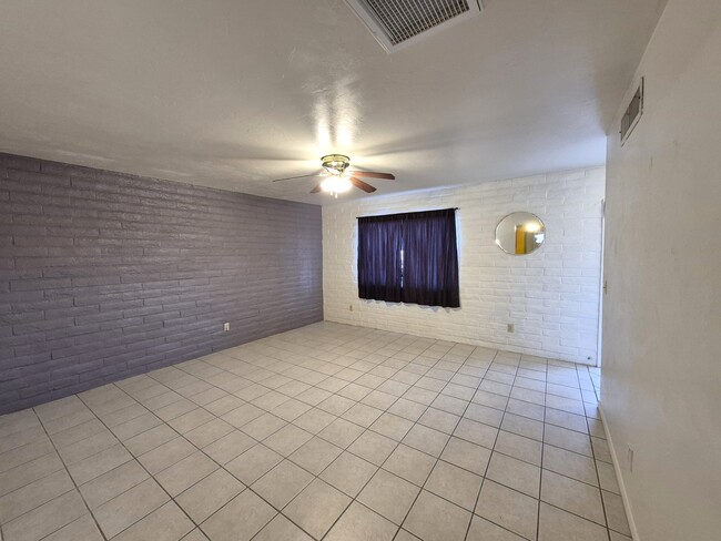 6566 E Hawk Dr in Tucson, AZ - Building Photo - Building Photo