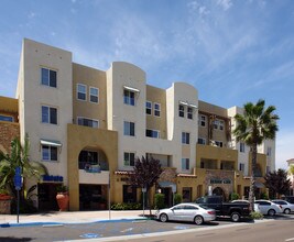 1750-1760 E Palomar St in Chula Vista, CA - Foto de edificio - Building Photo