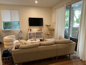 20331 Bluffside Cir, Unit 107 in Huntington Beach, CA - Foto de edificio - Building Photo