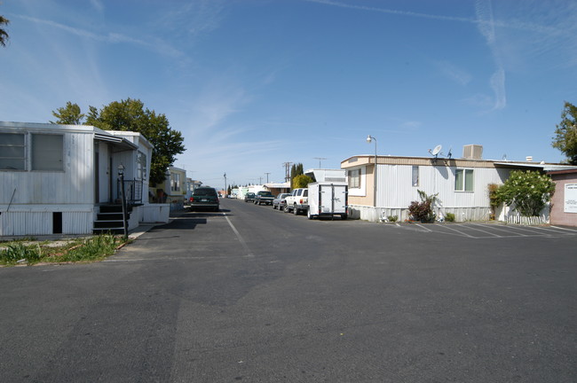 Johnson's Mobile Home Park in Lancaster, CA - Building Photo - Building Photo