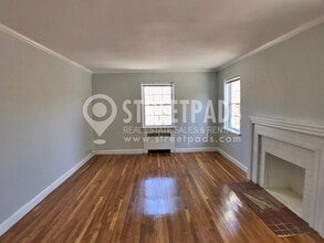 1139 Beacon St, Unit 5 in Brookline, MA - Building Photo - Building Photo