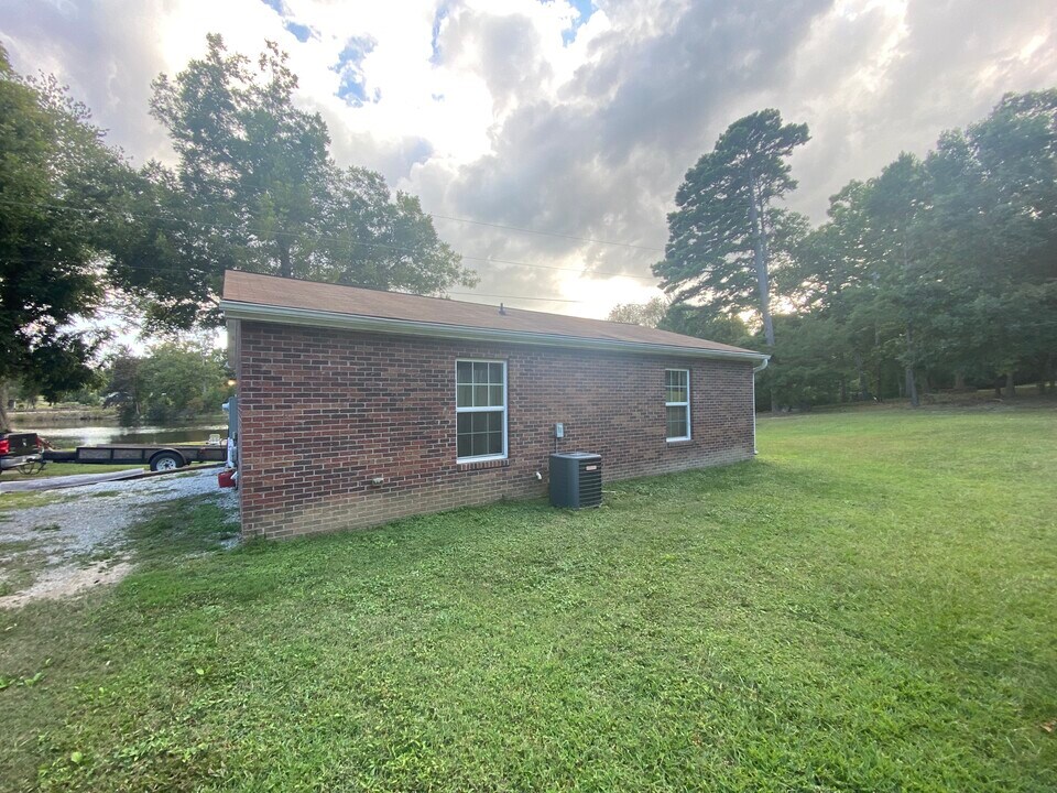 1111 Rock Pond Ln in Salisbury, NC - Building Photo