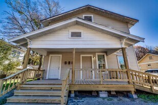 1221 W 2nd Ave in Corsicana, TX - Building Photo