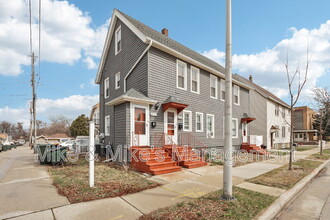 6112 W Madison St in West Allis, WI - Foto de edificio - Building Photo